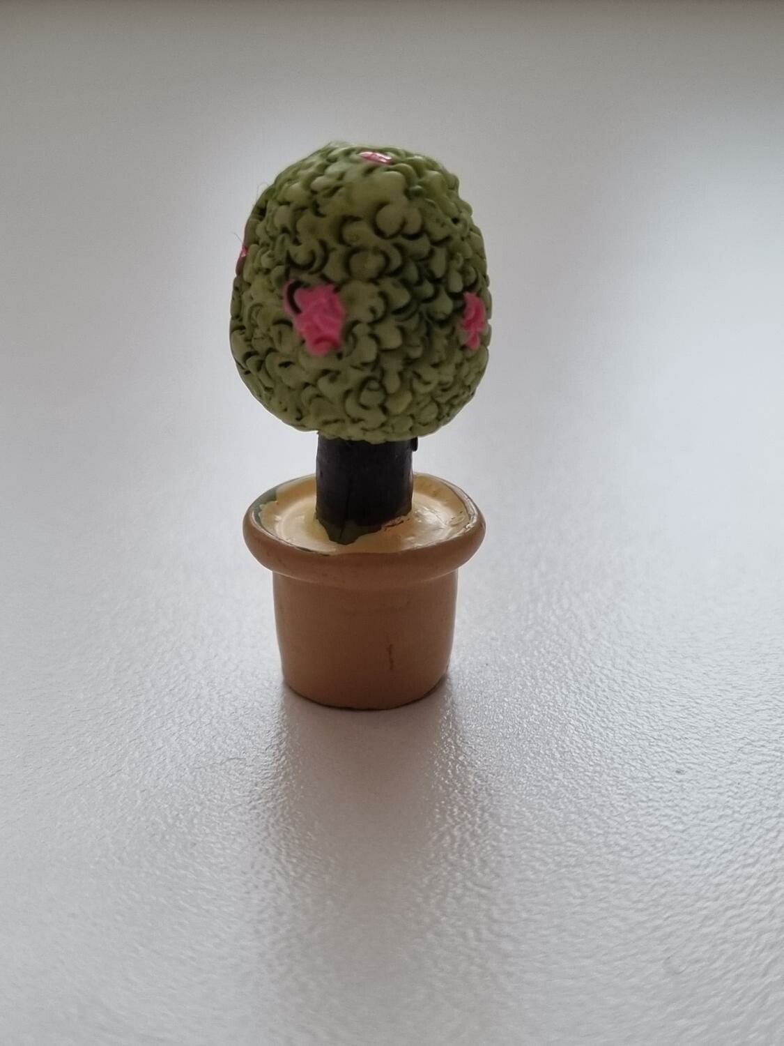 Handmålad växt i kruka, miniatyr, miniträd (3 cm hög)