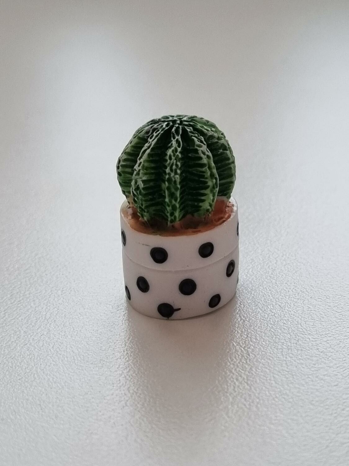 Handmålad kaktus i kruka, miniatyr, minikaktus (2,5 cm hög)