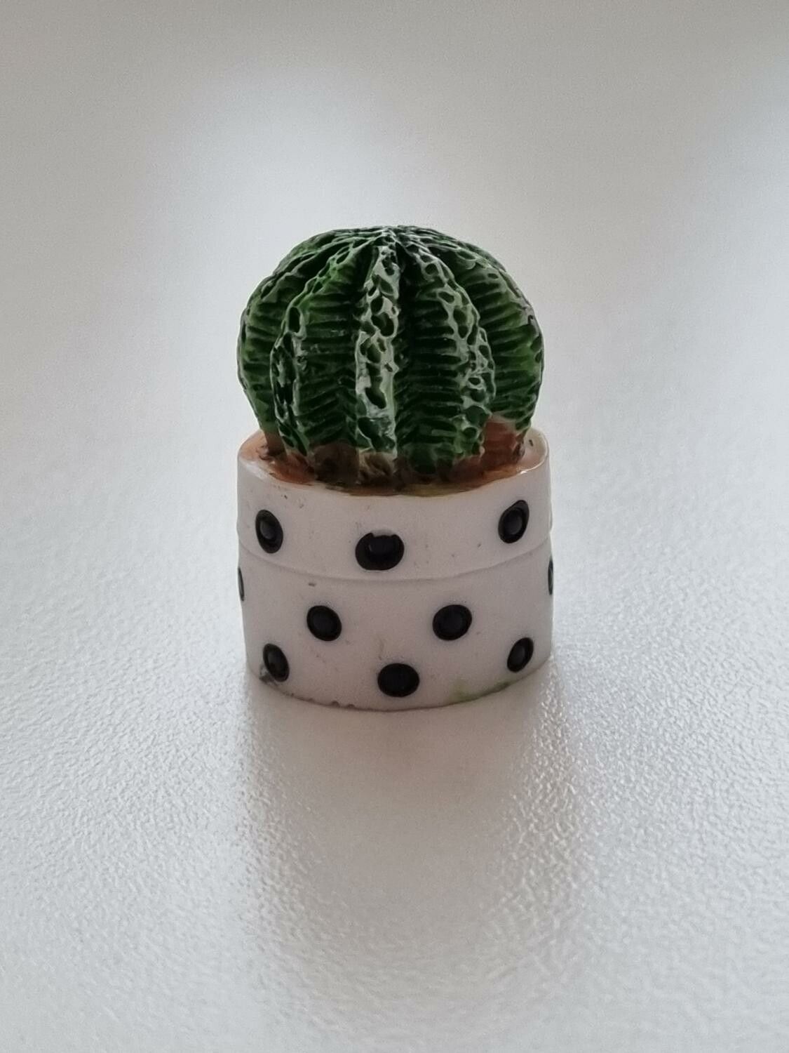 Handmålad kaktus i kruka, miniatyr, minikaktus (2,5 cm hög)