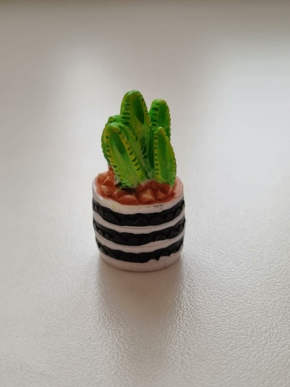 Handmålad kaktus i kruka, miniatyr, minikaktus (3,1 cm hög)