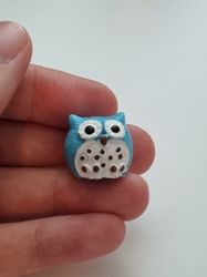Handmålad uggla, miniatyr, miniatyruggla, miniuggla (1,9 cm hög - Blå)