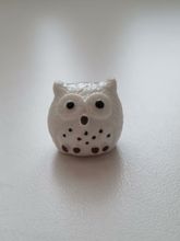 Handmålad uggla, miniatyr, miniatyruggla, miniuggla (1,9 cm hög - Vit)