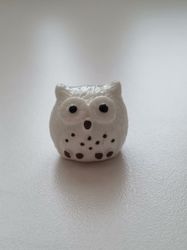 Handmålad uggla, miniatyr, miniatyruggla, miniuggla (1,9 cm hög - Vit)