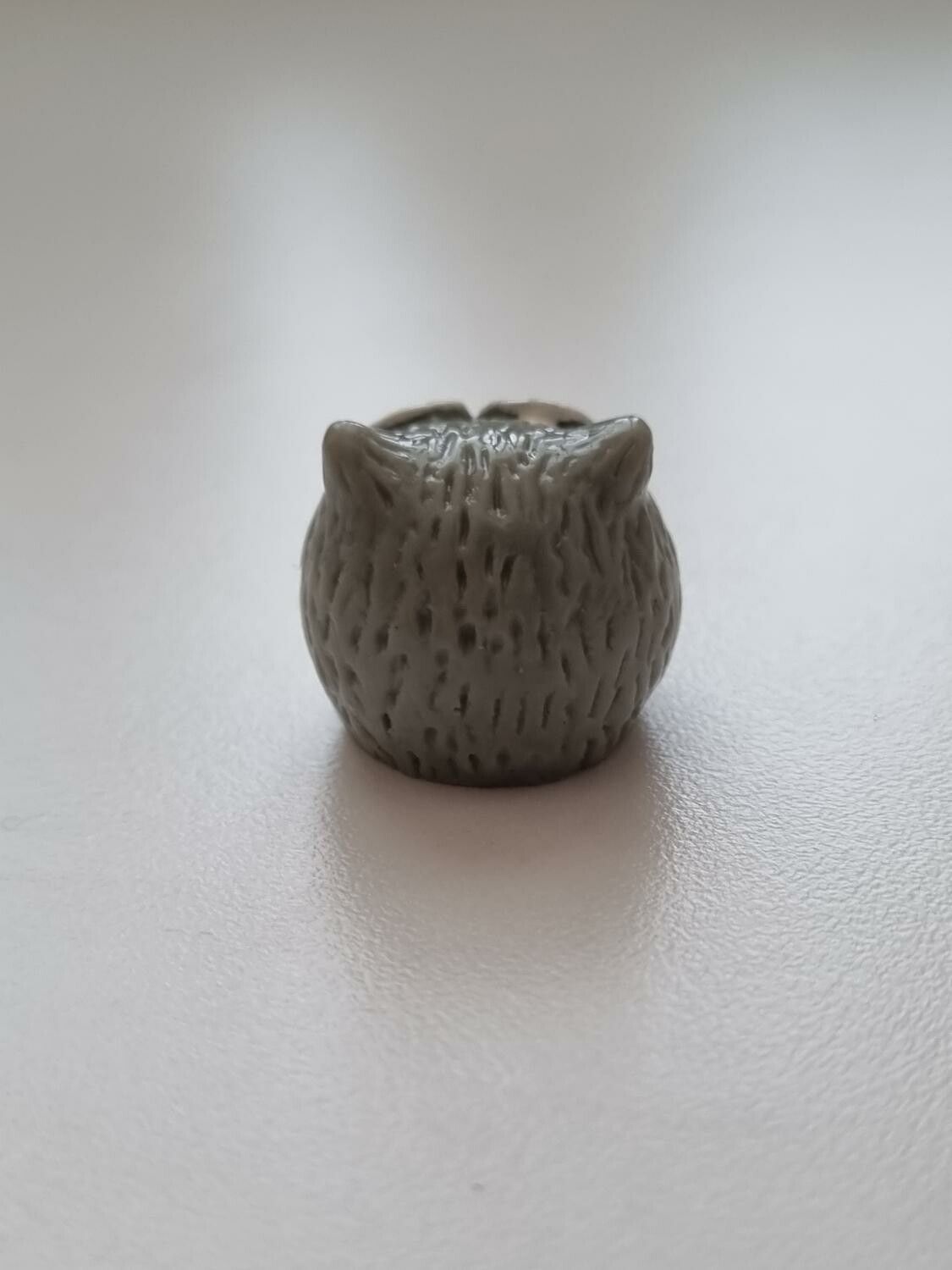Handmålad uggla, miniatyr, miniatyruggla, miniuggla (1,9 cm hög - Grå)