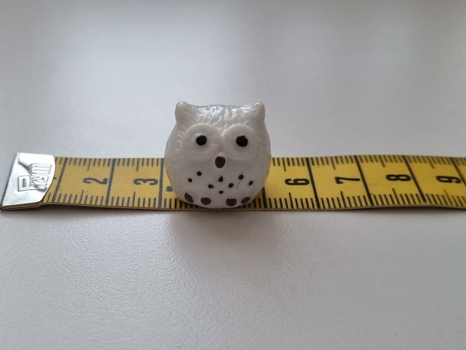 Handmålad uggla, miniatyr, miniatyruggla, miniuggla (1,9 cm hög - Vit)