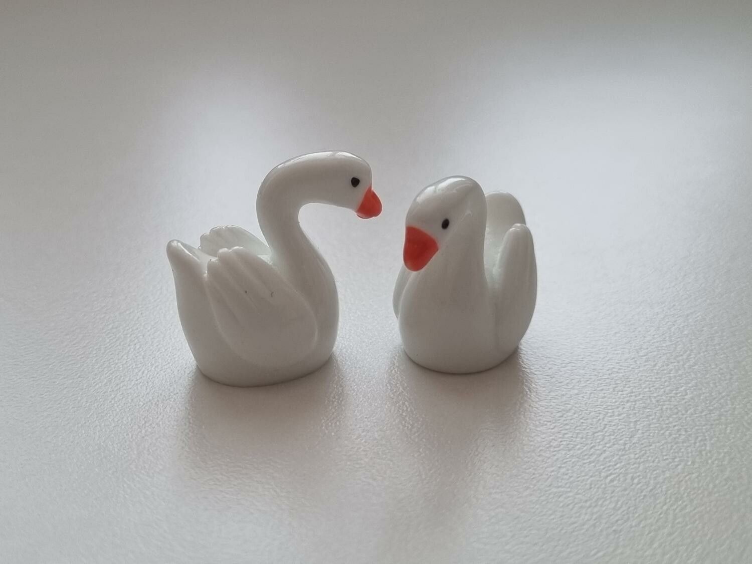 Handmålade svanar, miniatyrer, miniatyrsvanar, minisvan (2,2 cm hög)
