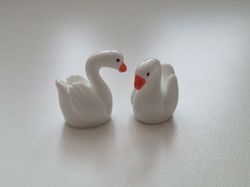 Handmålade svanar, miniatyrer, miniatyrsvanar, minisvan (2,2 cm hög)