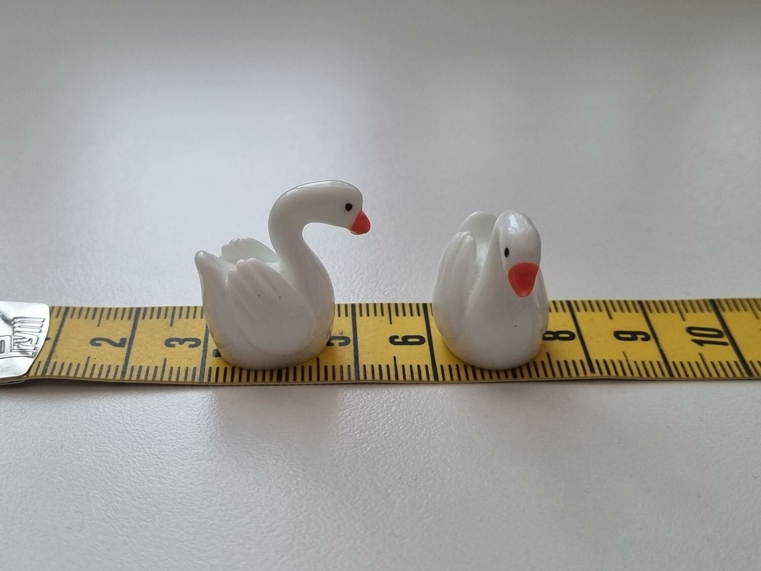 Handmålade svanar, miniatyrer, miniatyrsvanar, minisvan (2,2 cm hög)