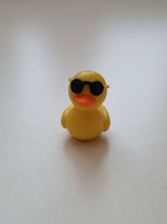 Miniatyr anka med glasögon, miniatyranka (2,1 cm hög)