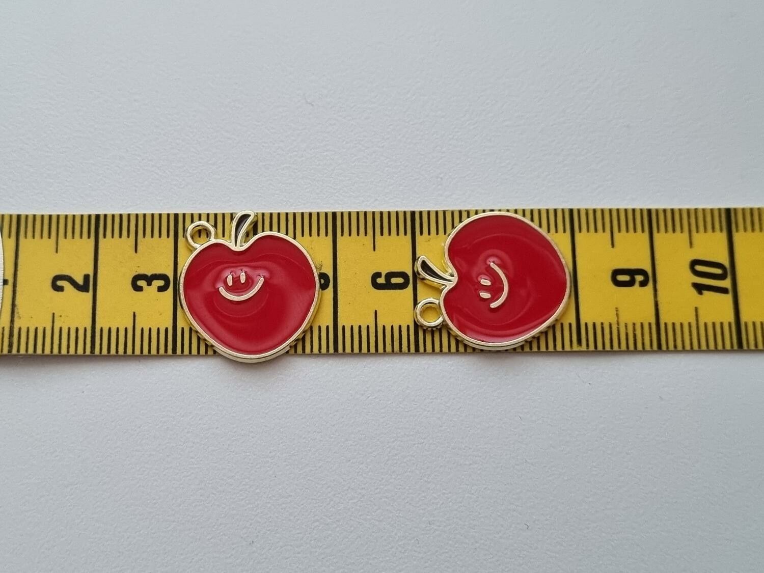 Smiley äpplen, glada äpplen - Gulliga charms / berlocker