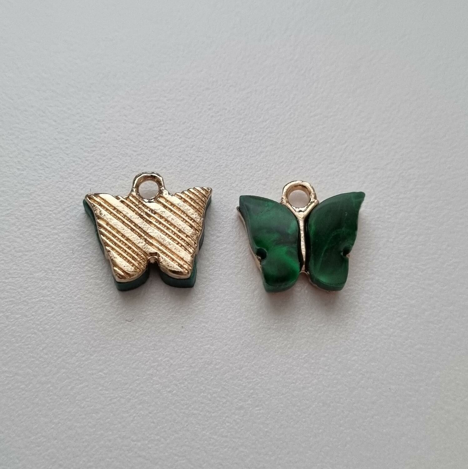 2 st fjärilar, fjärilsberlocker, charms berlock (Grön emalj)