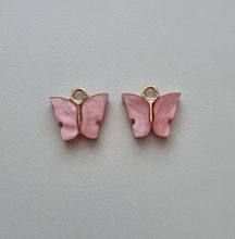 2 st fjärilar, fjärilsberlocker, charms berlock (Rosa emalj)