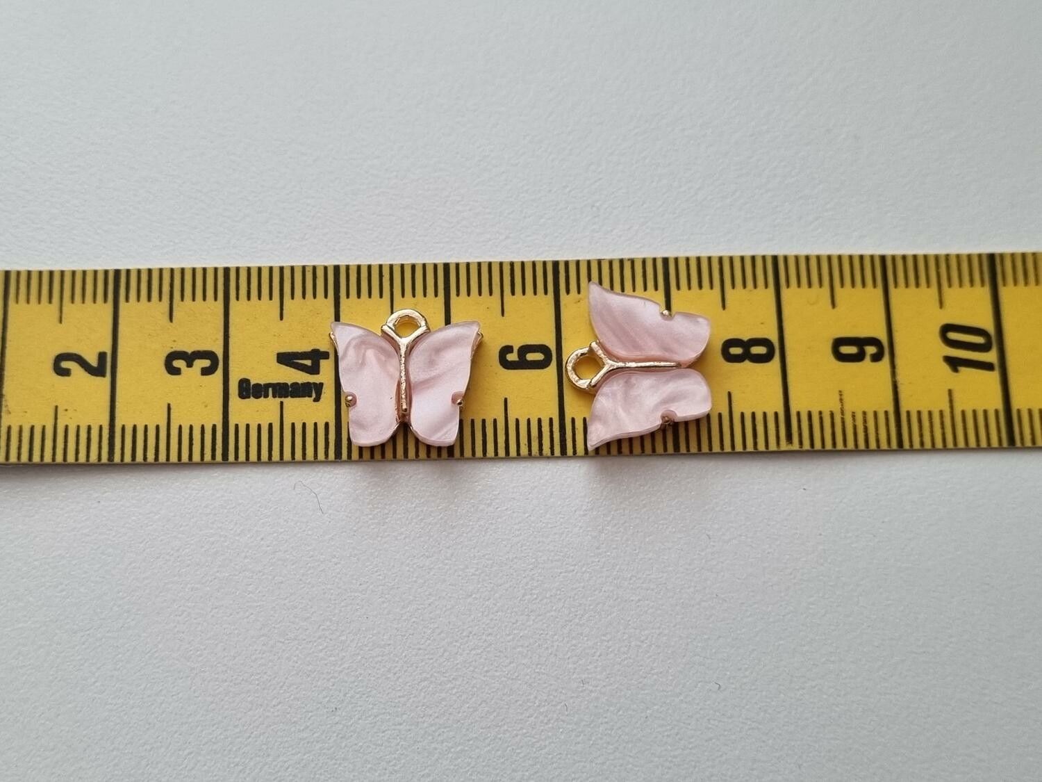 2 st fjärilar, fjärilsberlocker, charms berlock (Ljusrosa emalj)