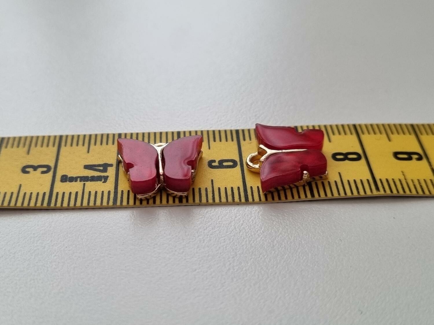 2 st fjärilar, fjärilsberlocker, charms berlock (Röd emalj)