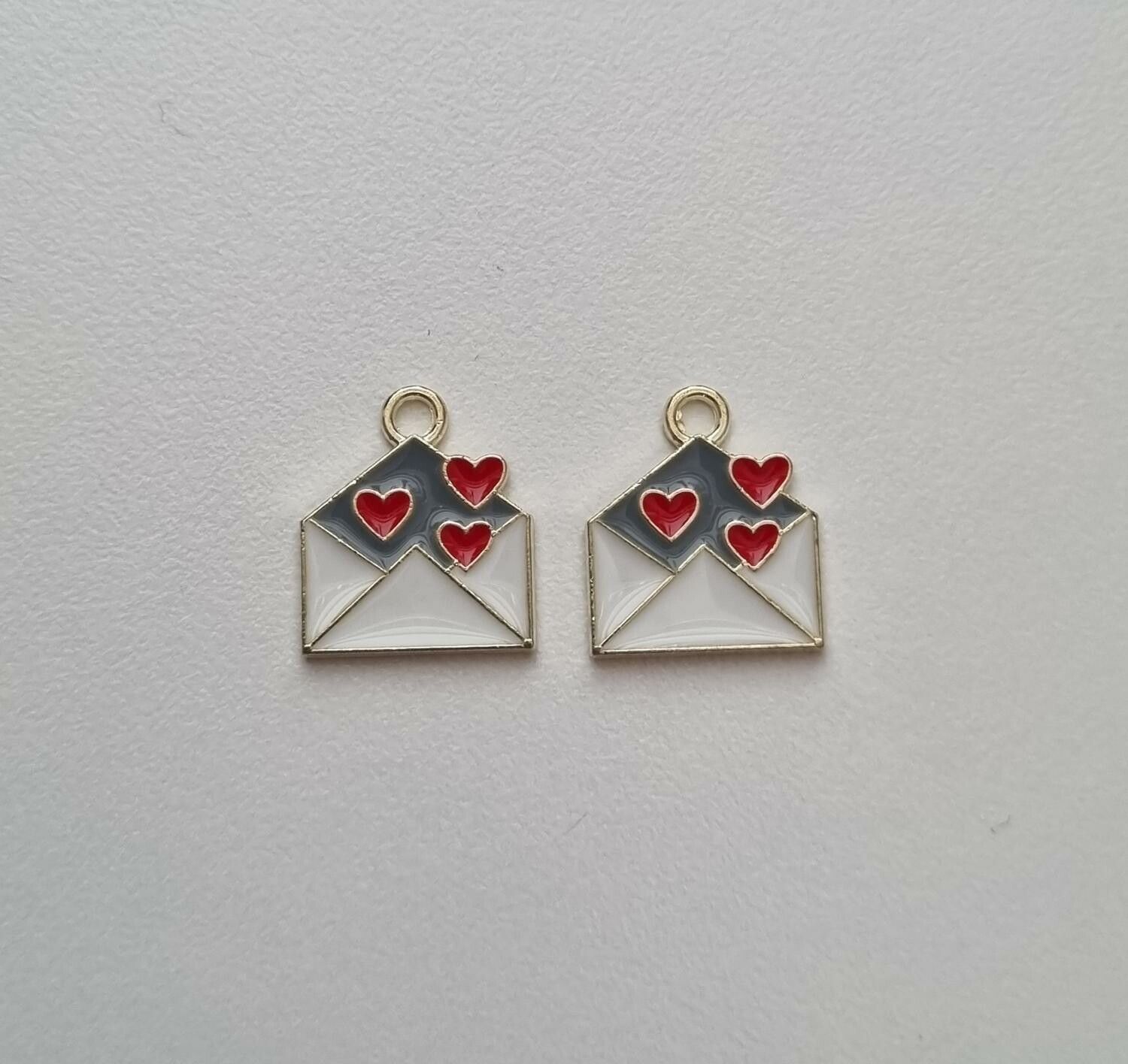 Brev med hjärtan, härligt fina berlocker / charms