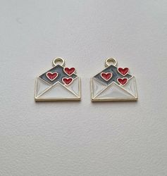 Brev med hjärtan, härligt fina berlocker / charms