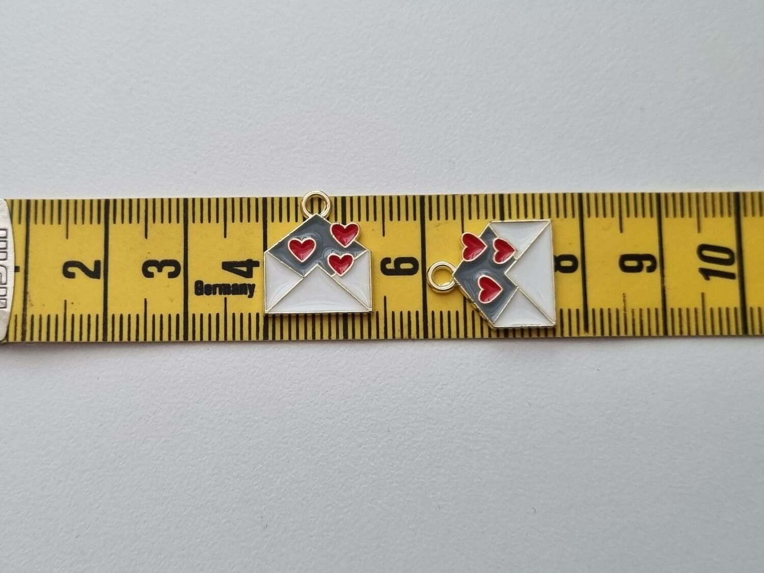 Brev med hjärtan, härligt fina berlocker / charms