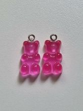 2 st rosa Gummibjörnar, miniatyrer berlocker charms