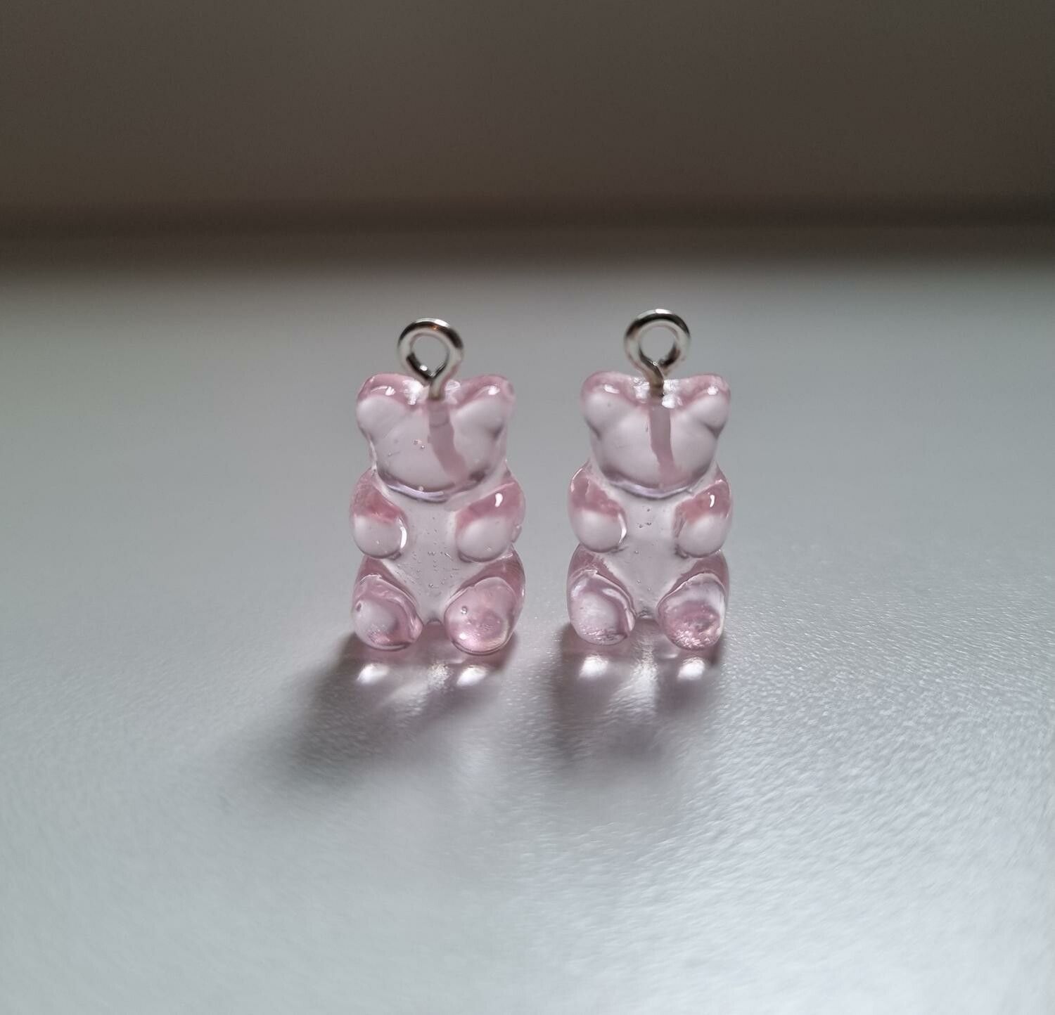 2 st ljusrosa Gummibjörnar, miniatyrer berlocker charms