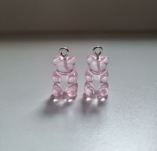 2 st ljusrosa Gummibjörnar, miniatyrer berlocker charms