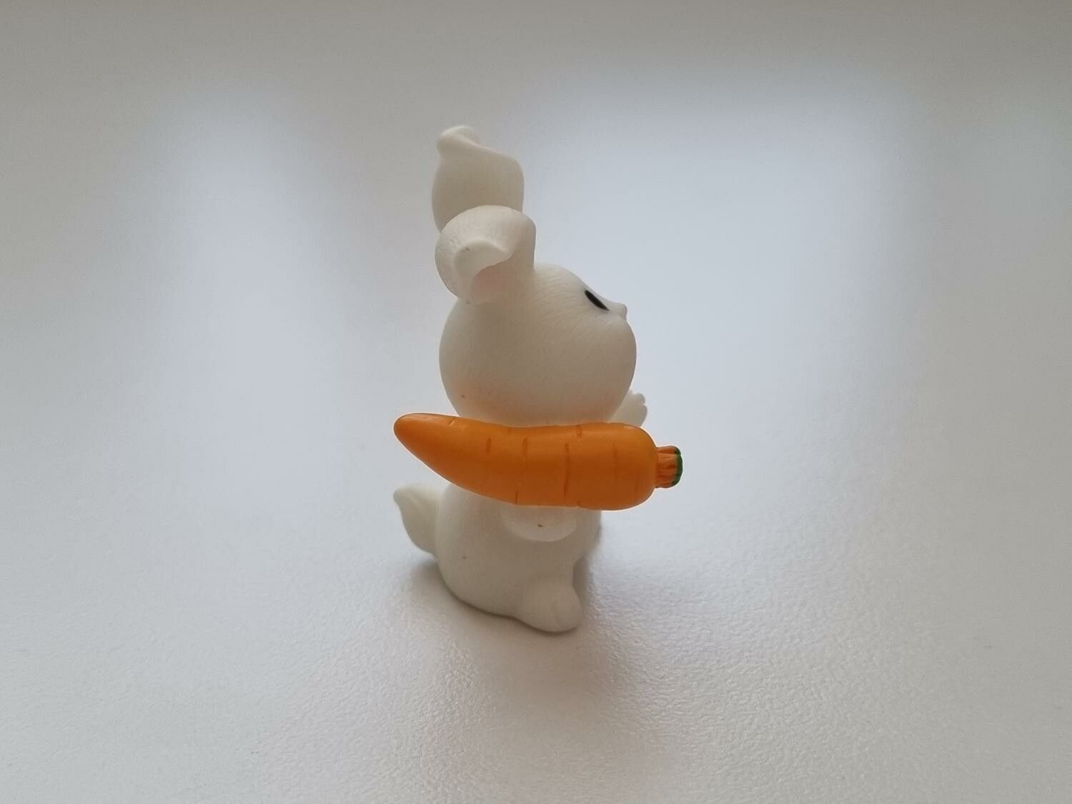 Handmålad kanin med morot, miniatyrer, figuriner (variant 1)