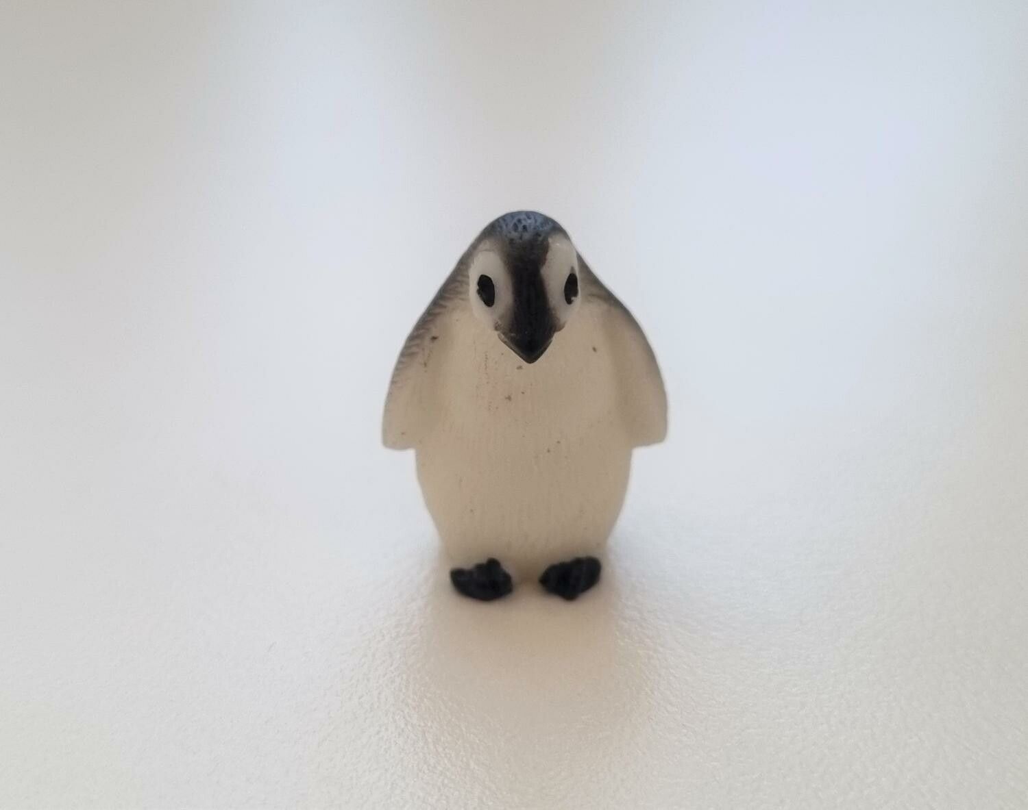 Handmålad liten pingvin, miniatyrer, figuriner (variant 3)