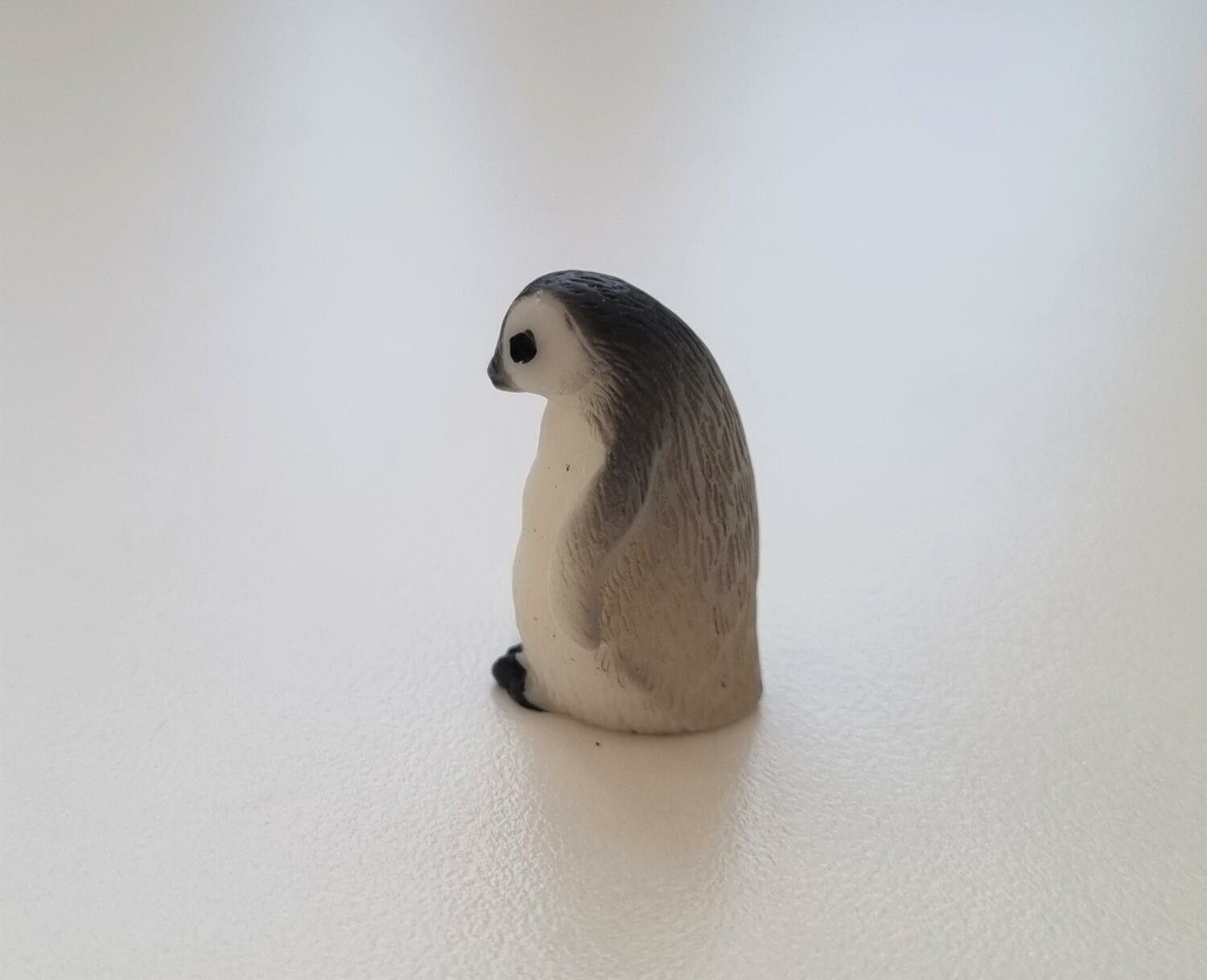 Handmålad liten pingvin, miniatyrer, figuriner (variant 3)