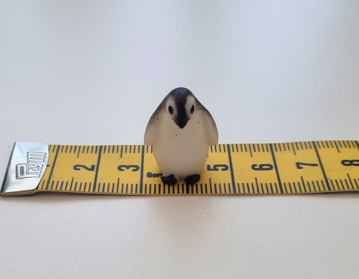 Handmålad liten pingvin, miniatyrer, figuriner (variant 3)