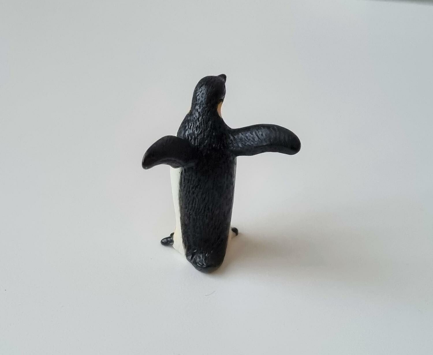 Handmålad pingvin, miniatyrer, figuriner