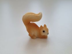 Söt liten handmålad ekorre / miniekorre, miniatyrer (variant 1)