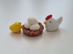 Miniatyrer - Kycklingfamilj. Höna, kyckling, näste och ägg (7 delar)