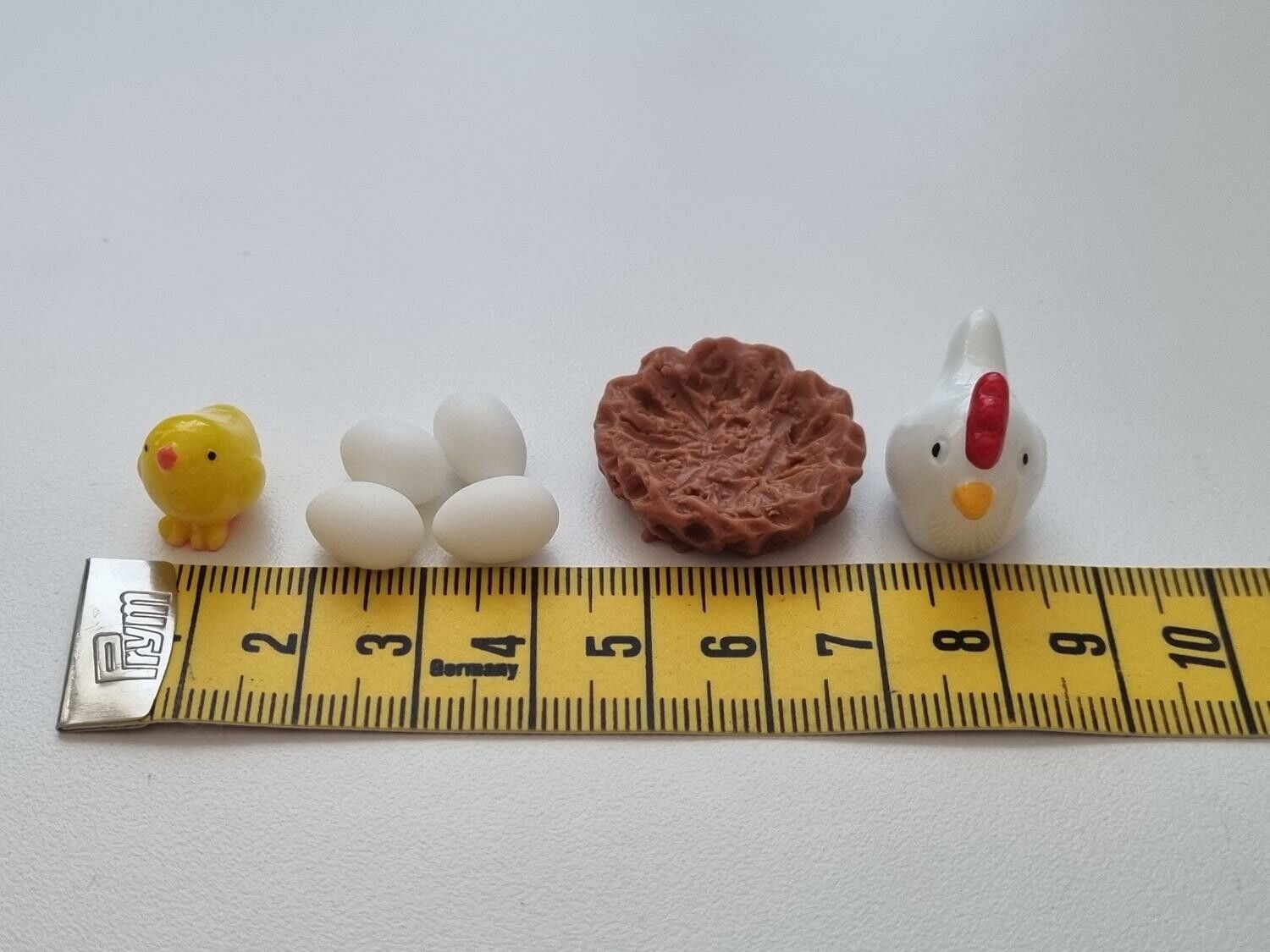 Miniatyrer - Kycklingfamilj. Höna, kyckling, näste och ägg (7 delar)