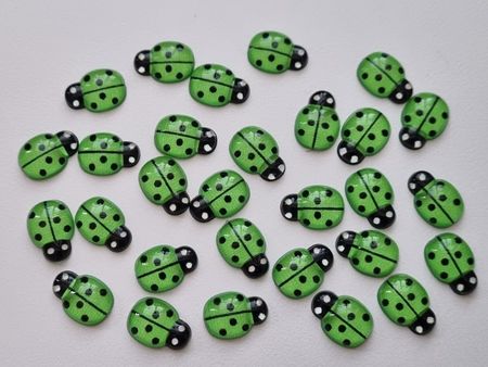 25 st nyckelpigor i resin, miniatyrer (gröna)