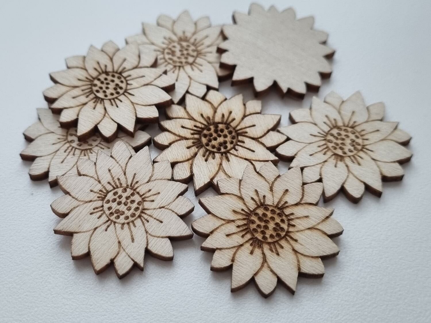 5 st blommor i trä, trädekorationer, dekorationer för scrapbooking