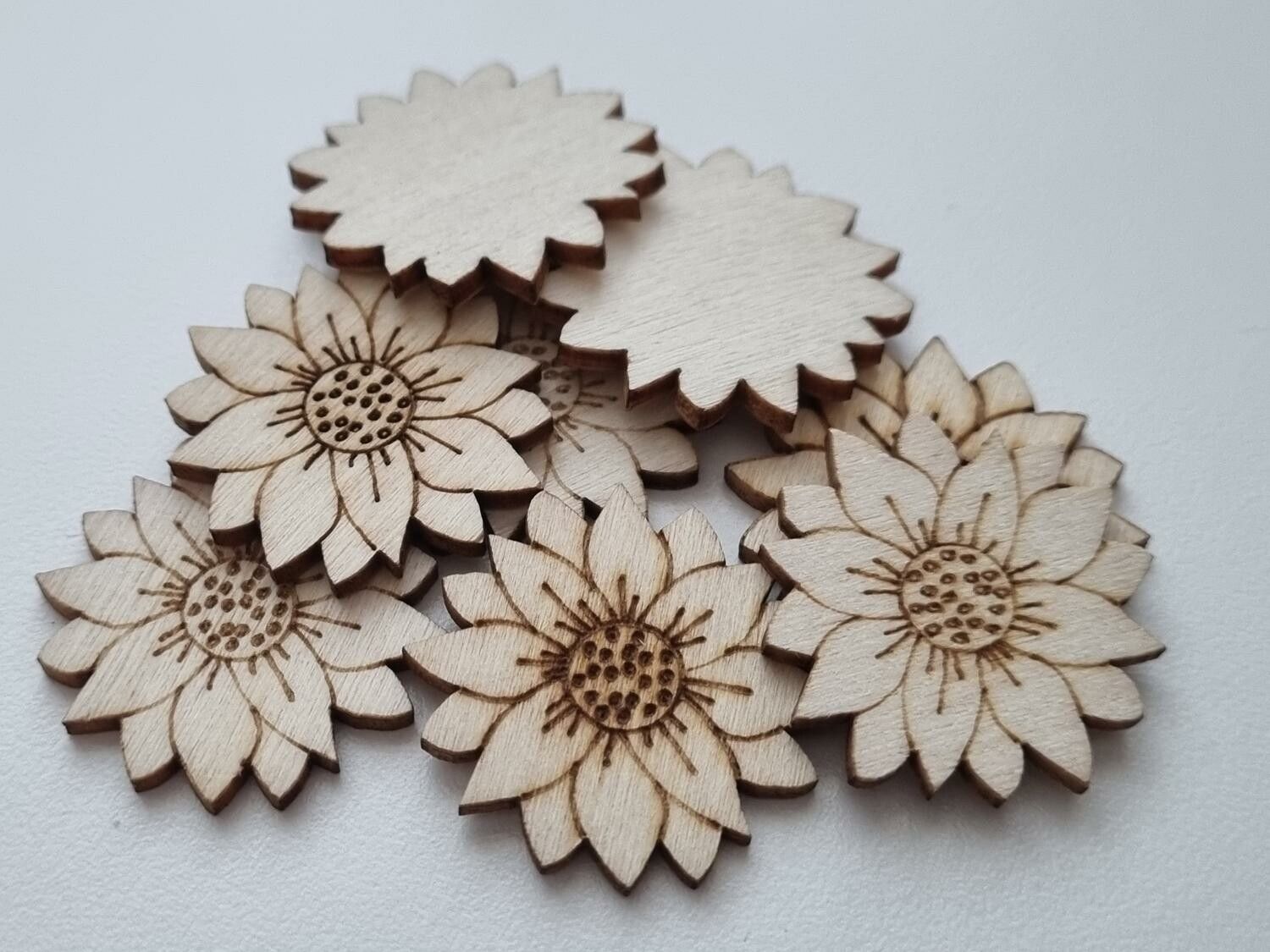 5 st blommor i trä, trädekorationer, dekorationer för scrapbooking