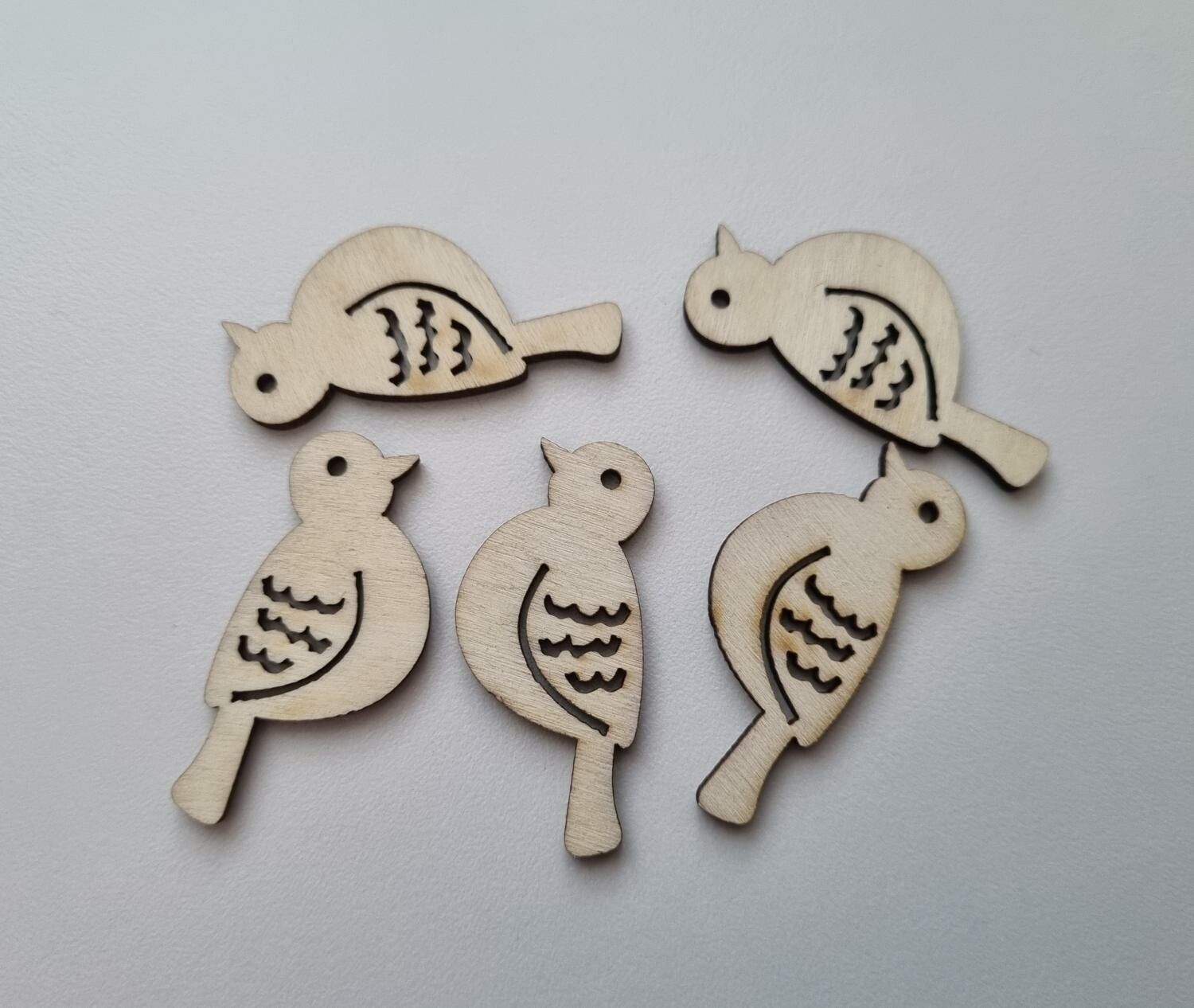 5 st fåglar i trä, trädekorationer, dekorationer för scrapbooking med mera