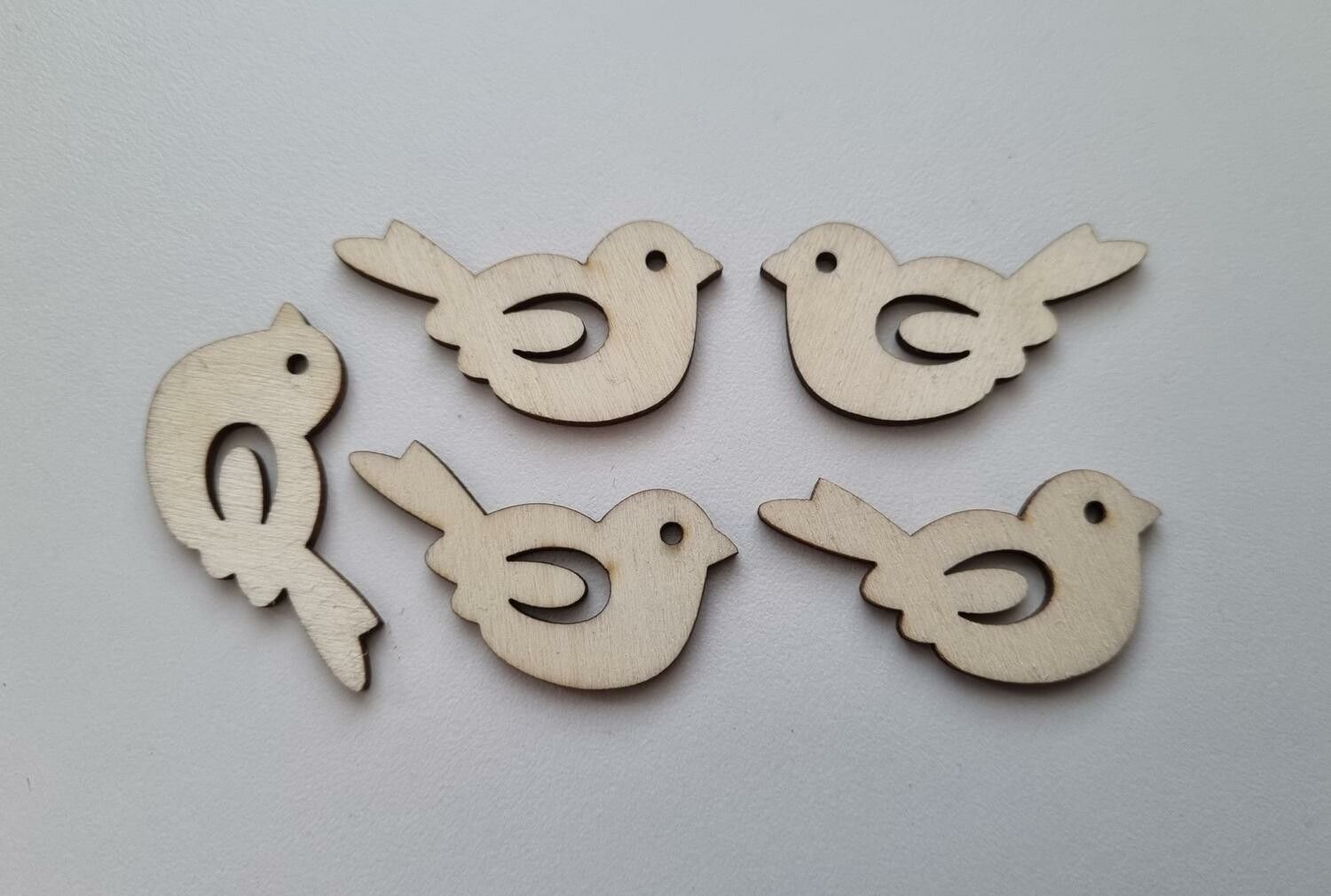 5 st fåglar i trä, trädekorationer, dekorationer för scrapbooking med mera
