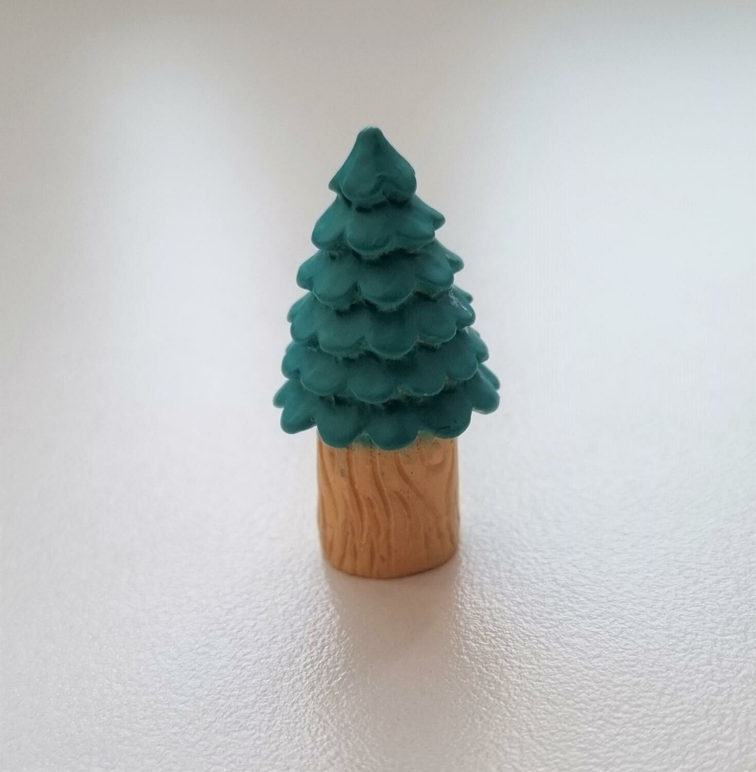 1 st miniträd, minigran miniatyr gran (2,7 x 1,3 cm)