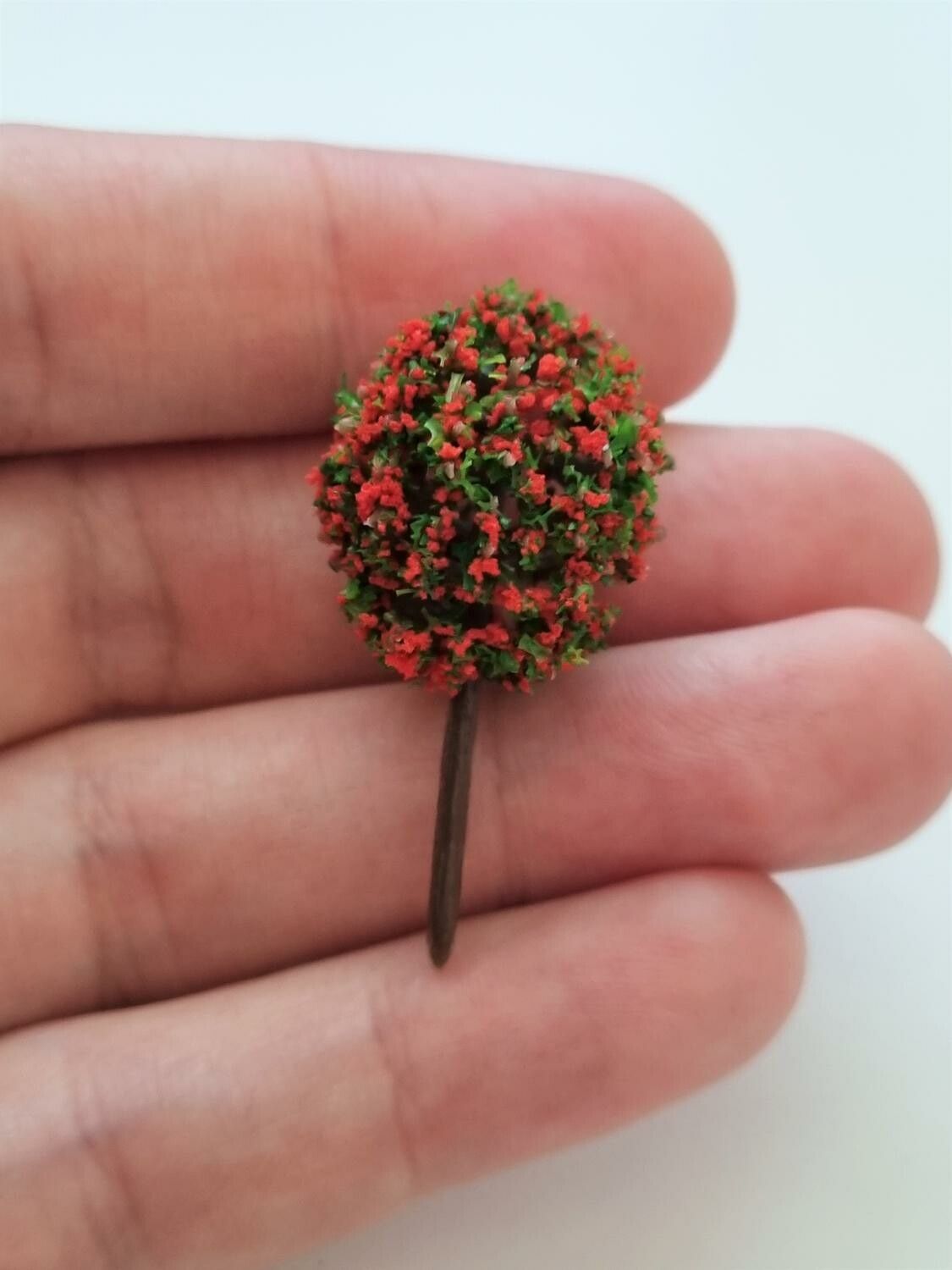 1 st träd, miniträd, miniatyrer (4 cm hög - Rött)
