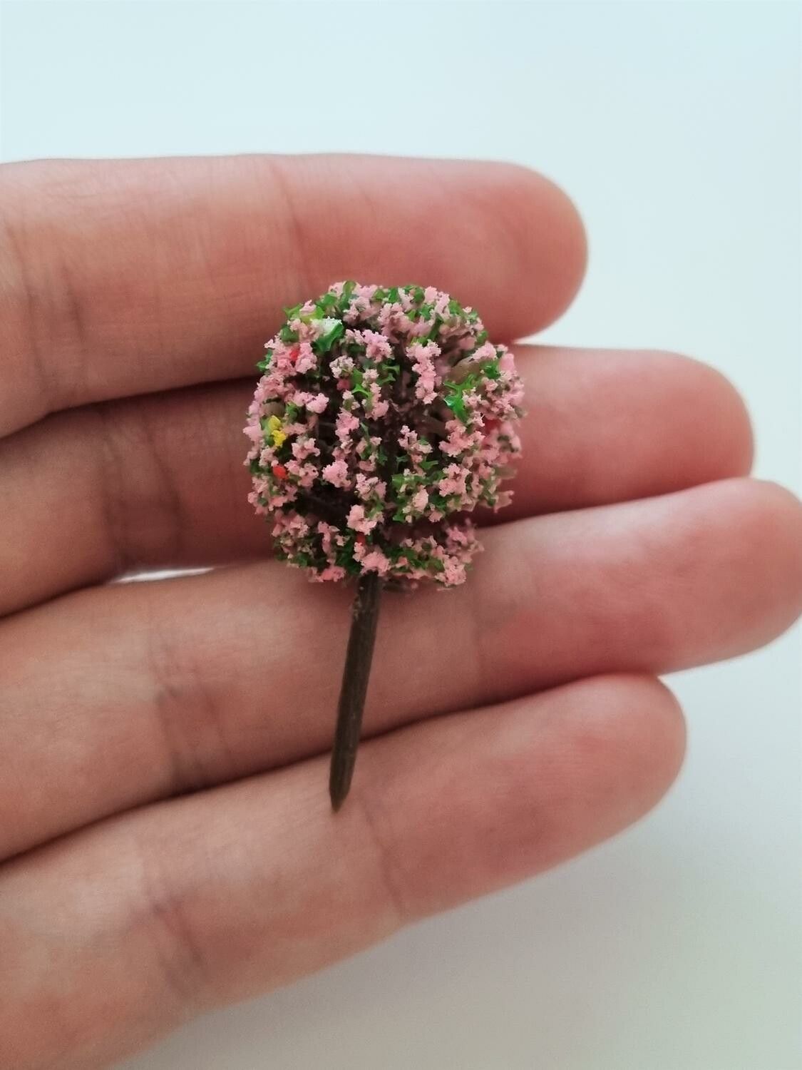 1 st träd, miniträd, miniatyrer (4 cm hög - Rosa)