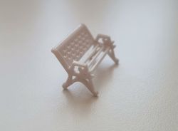 1 st bänk, minibänk miniatyr (2,5 x 1,6 cm)