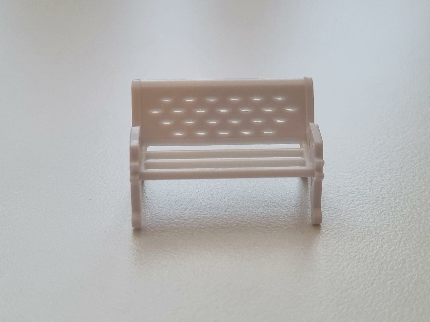 1 st bänk, minibänk miniatyr (2,5 x 1,6 cm)