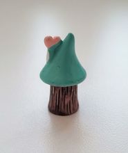 1 st minihus, minisvamp, svamphus miniatyr (2,7 x 1,4 cm)
