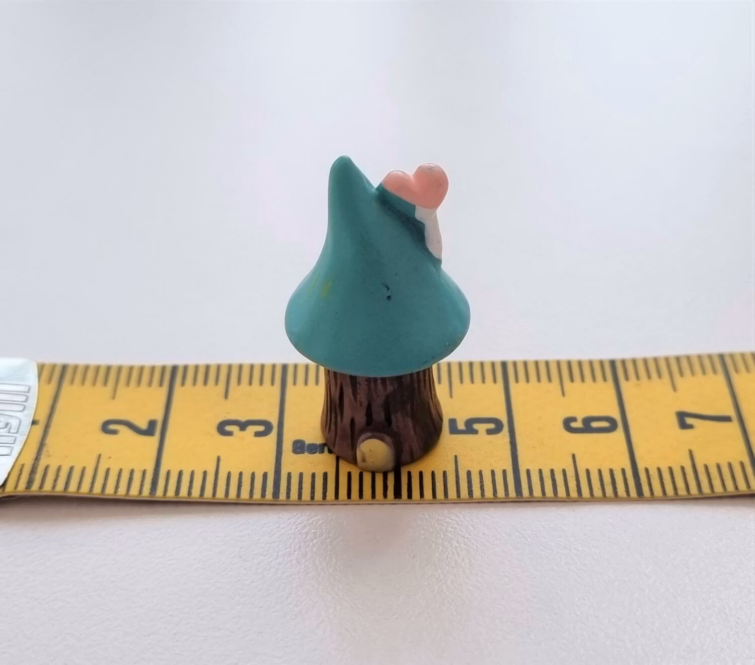 1 st minihus, minisvamp, svamphus miniatyr (2,7 x 1,4 cm)
