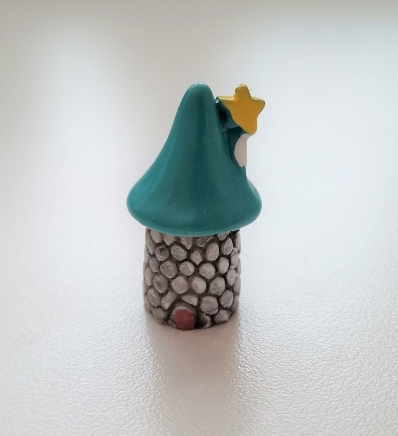 1 st minihus, mini svamp, svamphus miniatyr (2,8 x 1,4 cm)