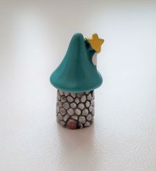 1 st minihus, mini svamp, svamphus miniatyr (2,8 x 1,4 cm)