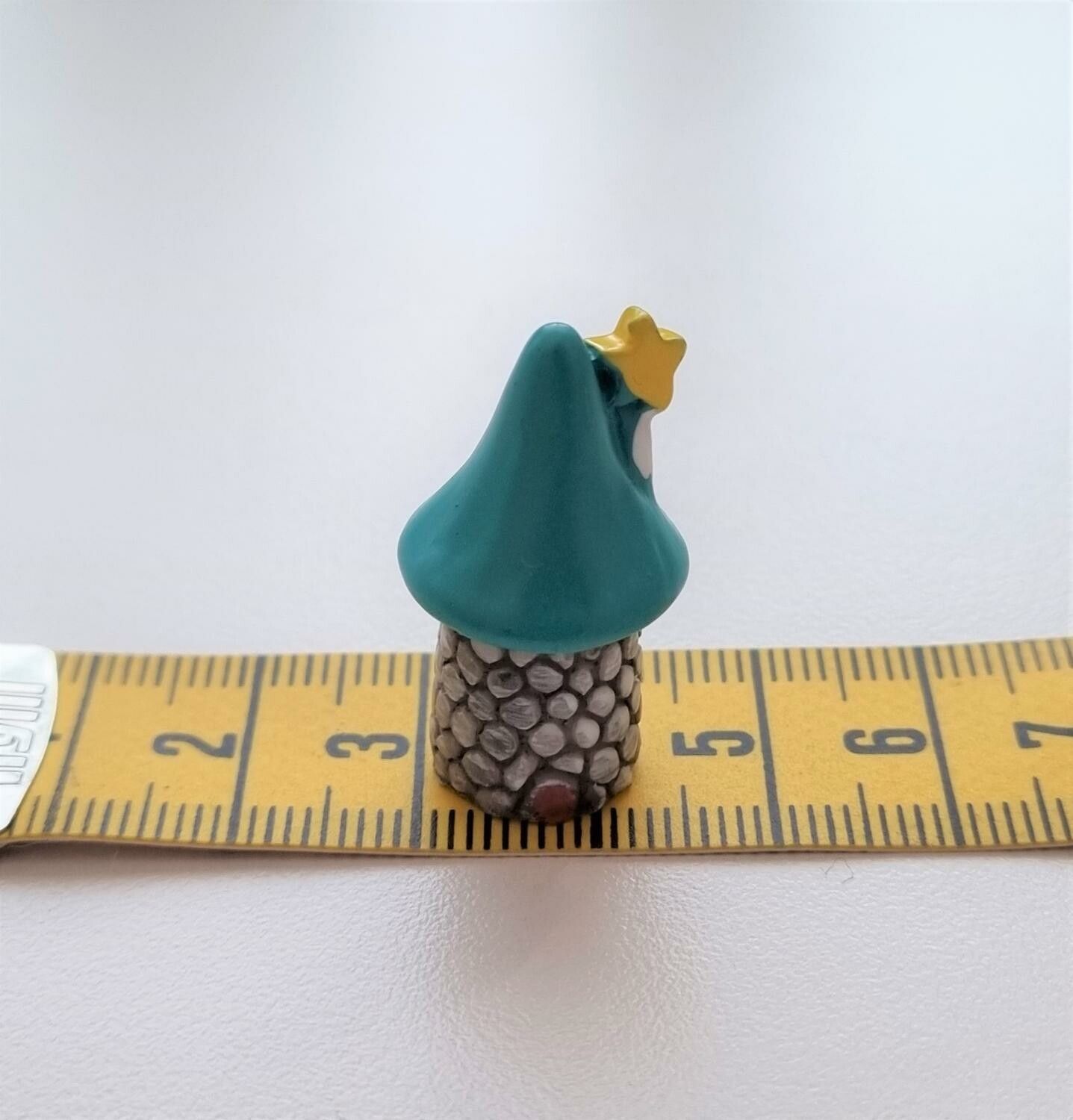 1 st minihus, mini svamp, svamphus miniatyr (2,8 x 1,4 cm)