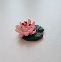 1 st näckrosblad med blomma till minidamm, miniatyr (2,5 x 2 cm)