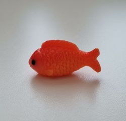 1 st fisk miniatyr minifisk (3,2 x 1,4 cm)