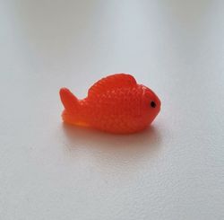 1 st fisk miniatyr minifisk (2,2 x 1,1 cm)